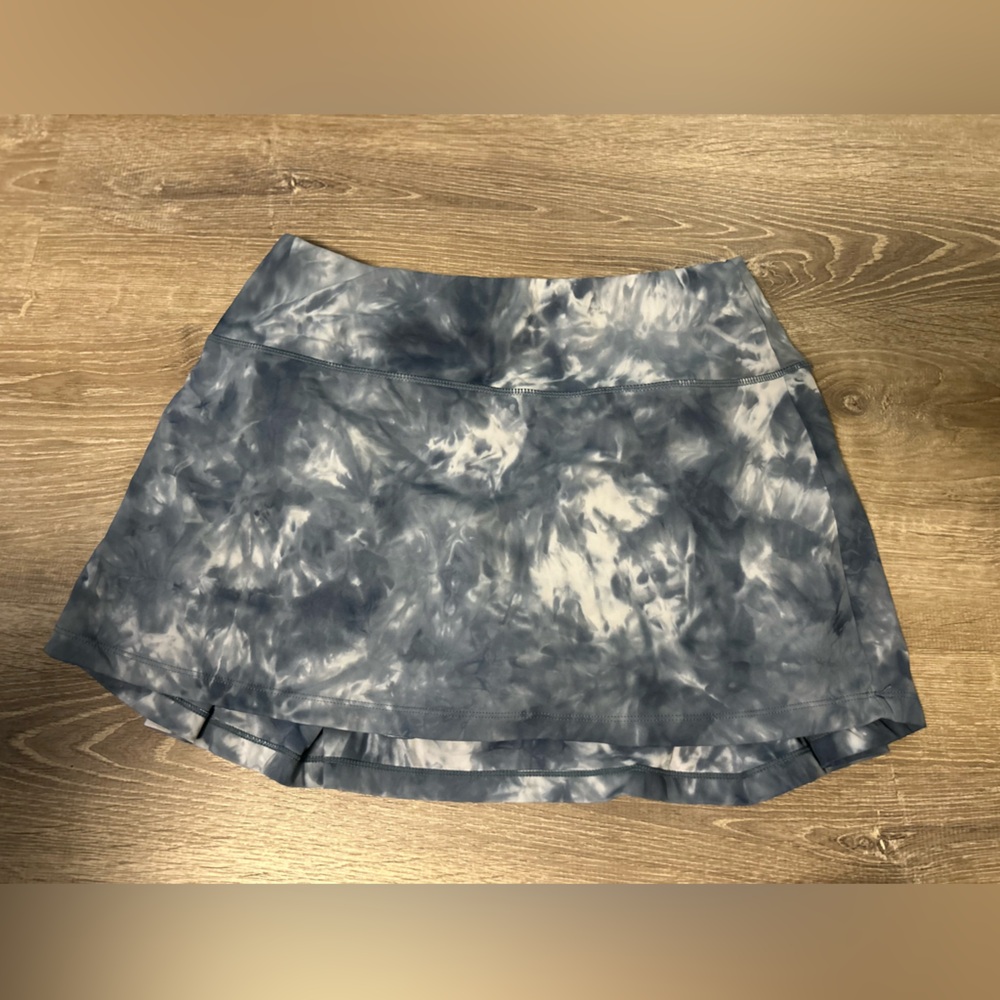 Size Large tennis/golf/pickleball skirt with builtt in shorts.